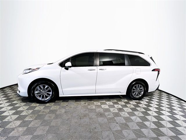 2022 Toyota Sienna XLE