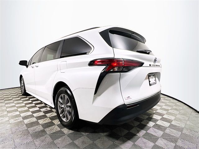 2022 Toyota Sienna XLE