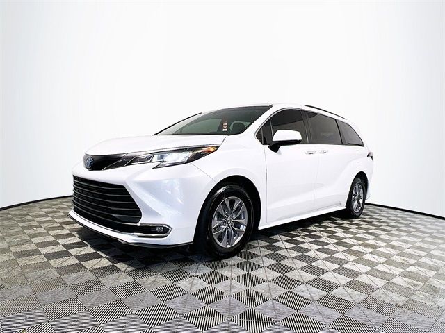 2022 Toyota Sienna XLE