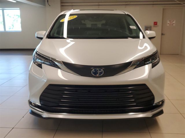 2022 Toyota Sienna XLE