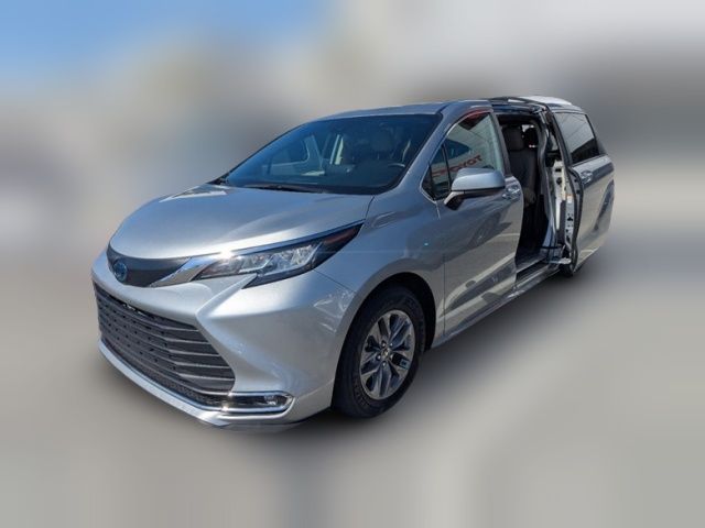 2022 Toyota Sienna XLE