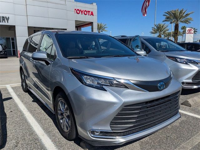 2022 Toyota Sienna XLE