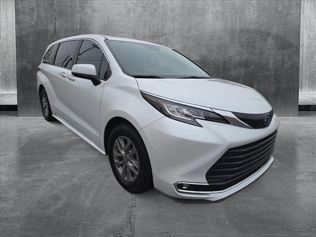 2022 Toyota Sienna XLE