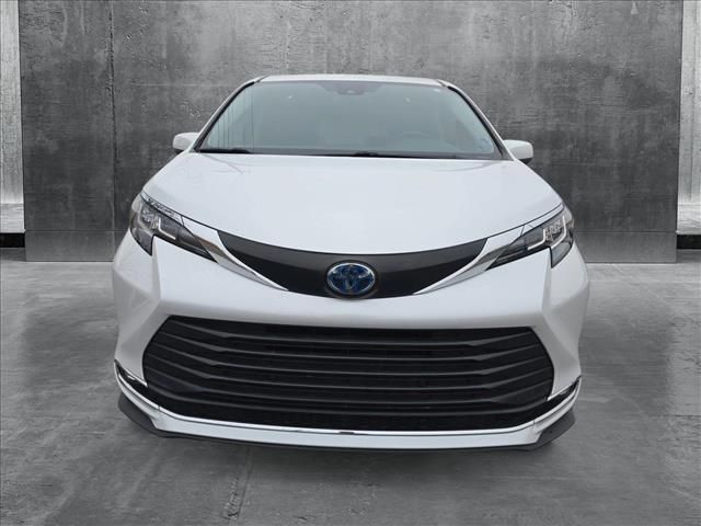 2022 Toyota Sienna XLE