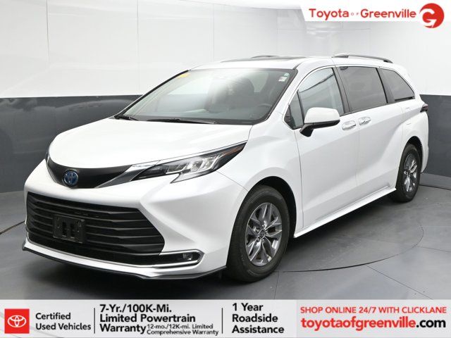 2022 Toyota Sienna XLE