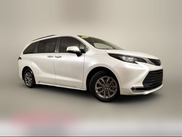 2022 Toyota Sienna XLE