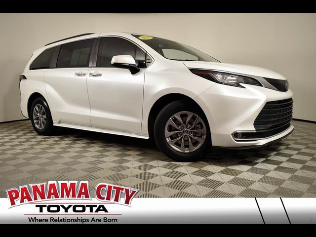2022 Toyota Sienna XLE