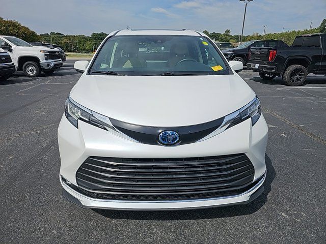 2022 Toyota Sienna XLE