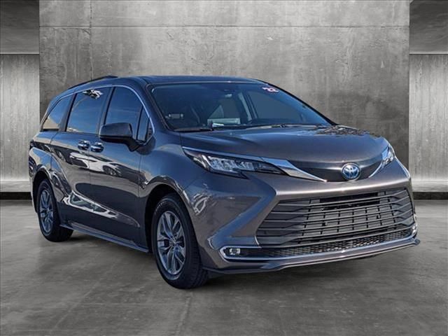 2022 Toyota Sienna XLE