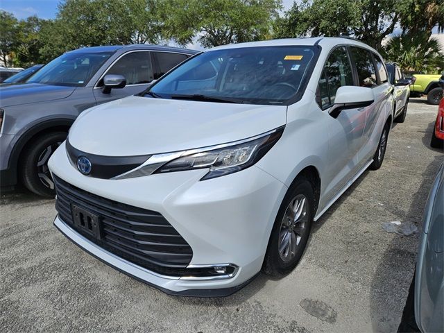 2022 Toyota Sienna XLE