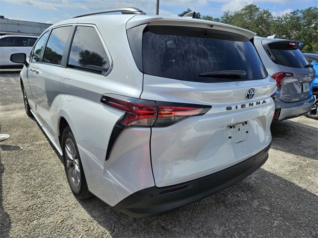 2022 Toyota Sienna XLE