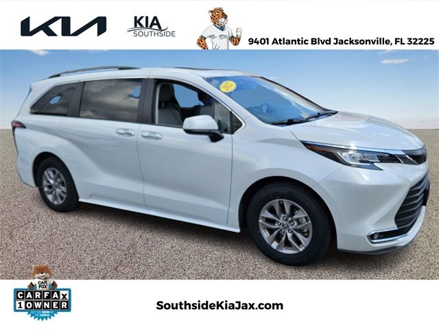 2022 Toyota Sienna XLE