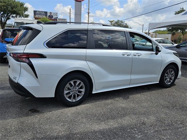 2022 Toyota Sienna XLE