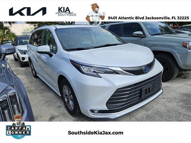 2022 Toyota Sienna XLE