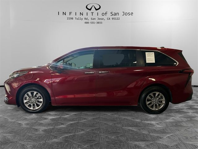 2022 Toyota Sienna XLE