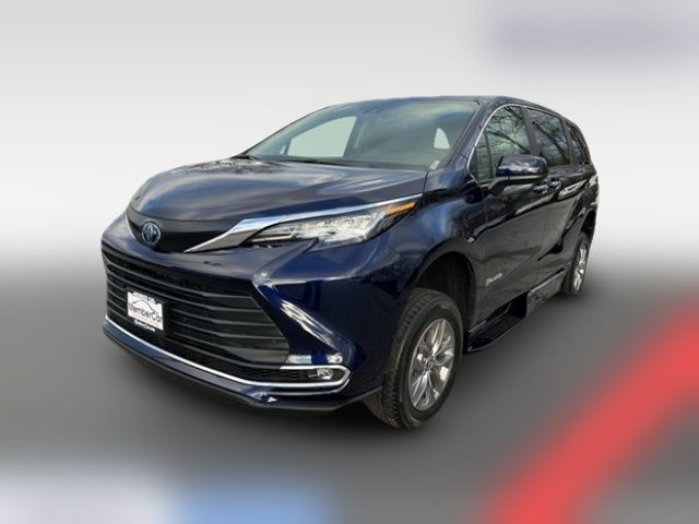 2022 Toyota Sienna XLE