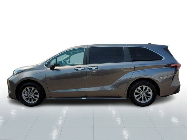 2022 Toyota Sienna XLE