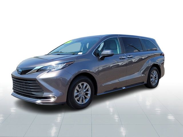 2022 Toyota Sienna XLE