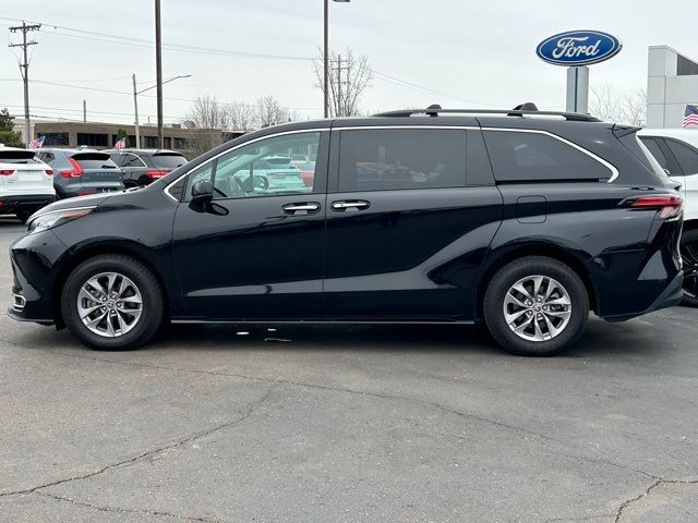 2022 Toyota Sienna XLE