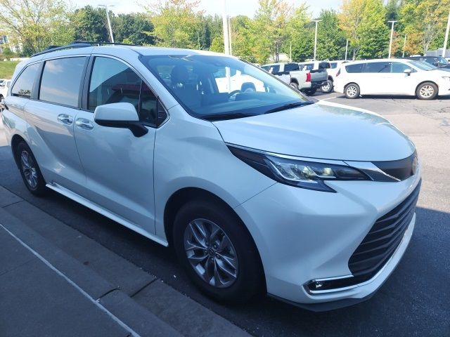 2022 Toyota Sienna XLE