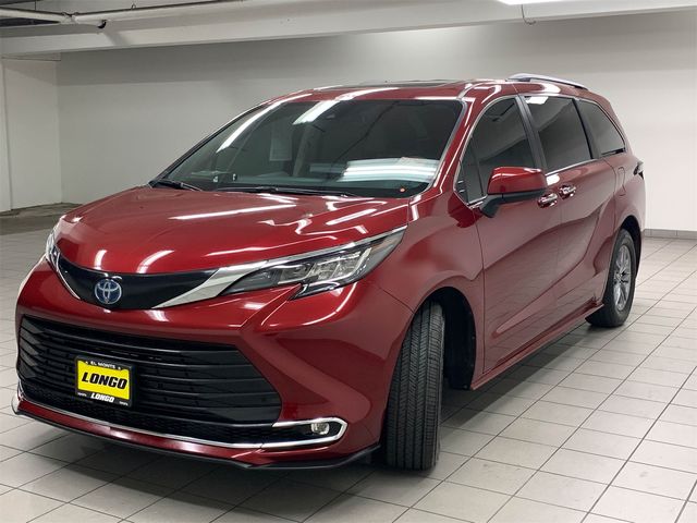 2022 Toyota Sienna XLE