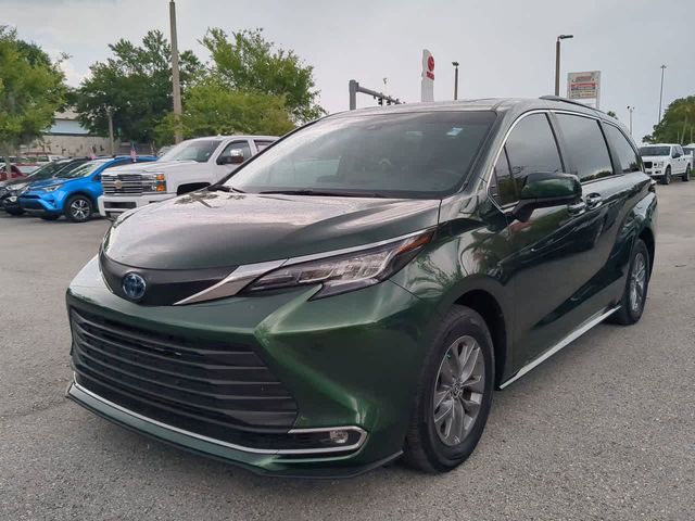 2022 Toyota Sienna XLE