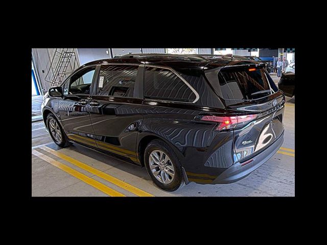 2022 Toyota Sienna XLE