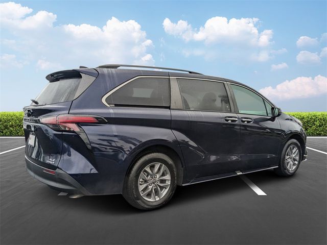 2022 Toyota Sienna XLE