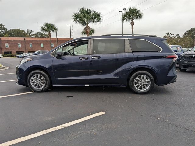 2022 Toyota Sienna XLE