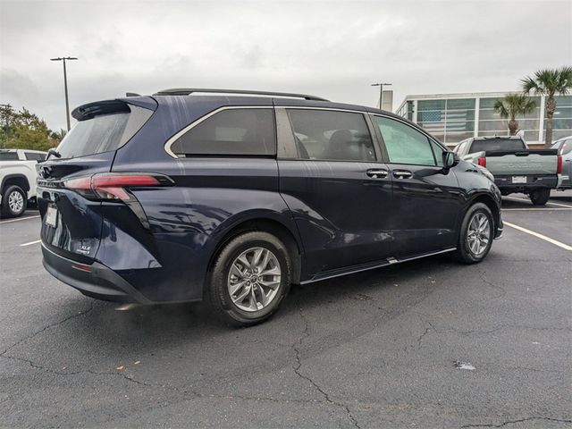 2022 Toyota Sienna XLE