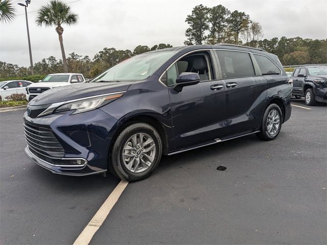 2022 Toyota Sienna XLE