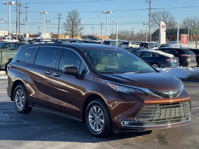 2022 Toyota Sienna XLE