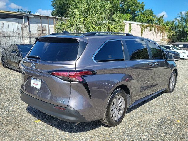 2022 Toyota Sienna XLE