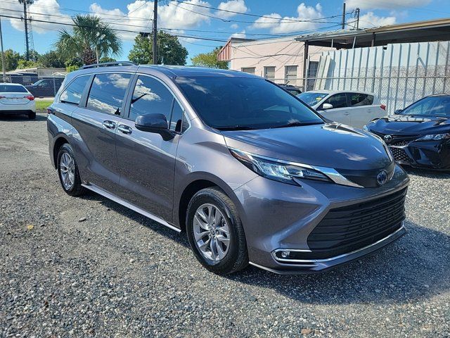 2022 Toyota Sienna XLE