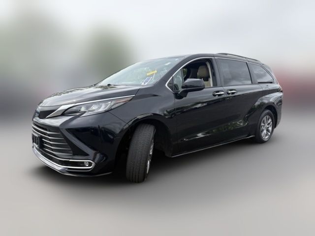 2022 Toyota Sienna XLE