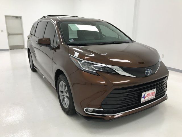 2022 Toyota Sienna XLE