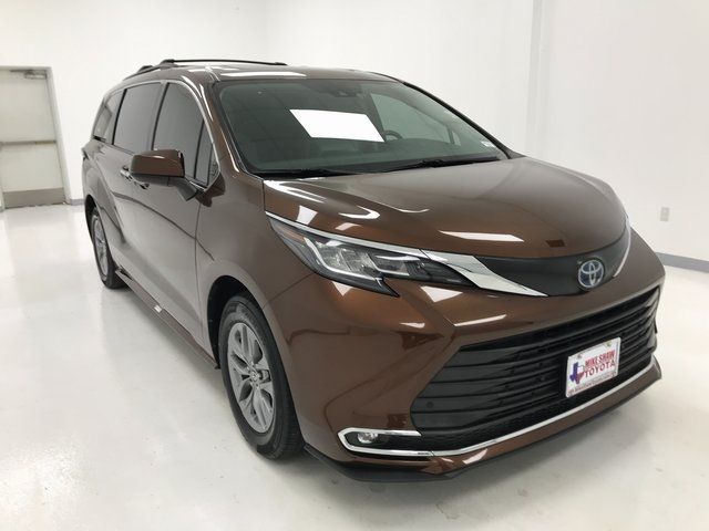 2022 Toyota Sienna XLE