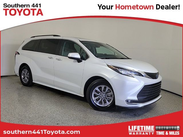 2022 Toyota Sienna XLE