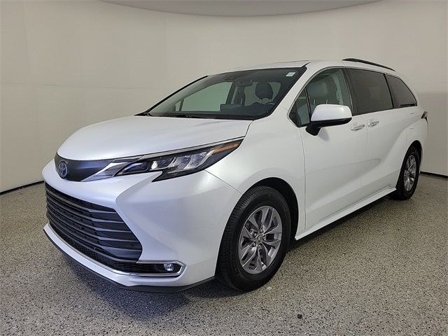 2022 Toyota Sienna XLE