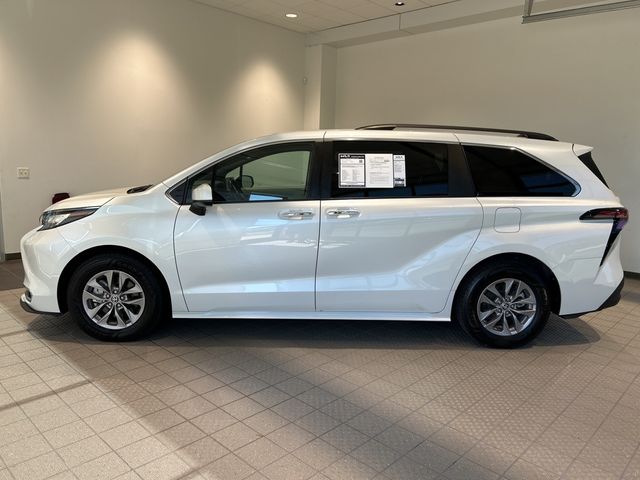 2022 Toyota Sienna XLE