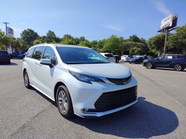 2022 Toyota Sienna XLE