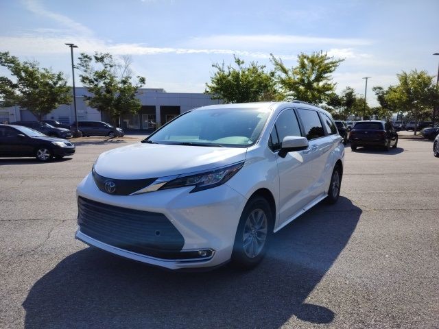 2022 Toyota Sienna XLE