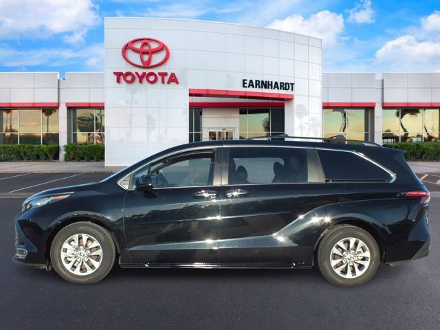 2022 Toyota Sienna XLE