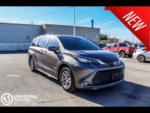 2022 Toyota Sienna XLE