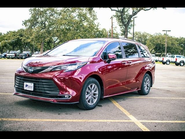 2022 Toyota Sienna XLE