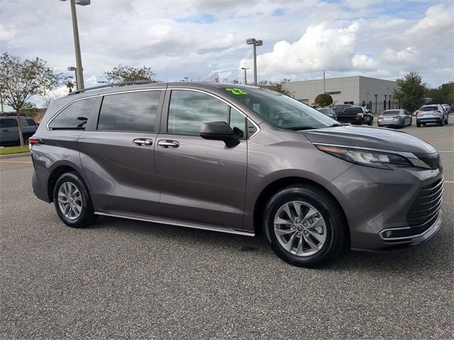 2022 Toyota Sienna XLE