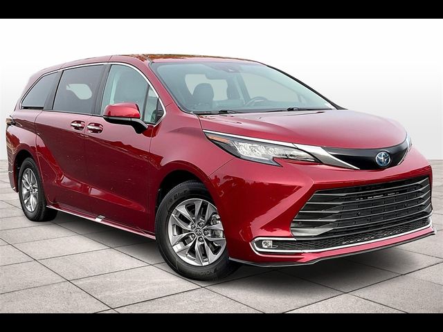 2022 Toyota Sienna XLE