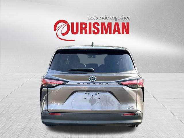 2022 Toyota Sienna XLE