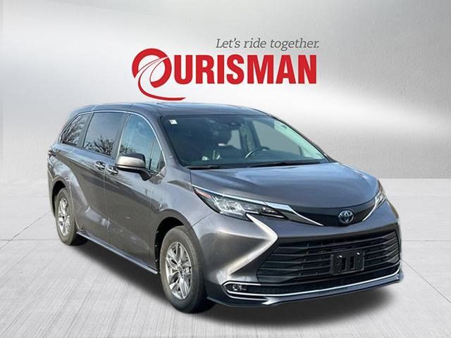 2022 Toyota Sienna XLE