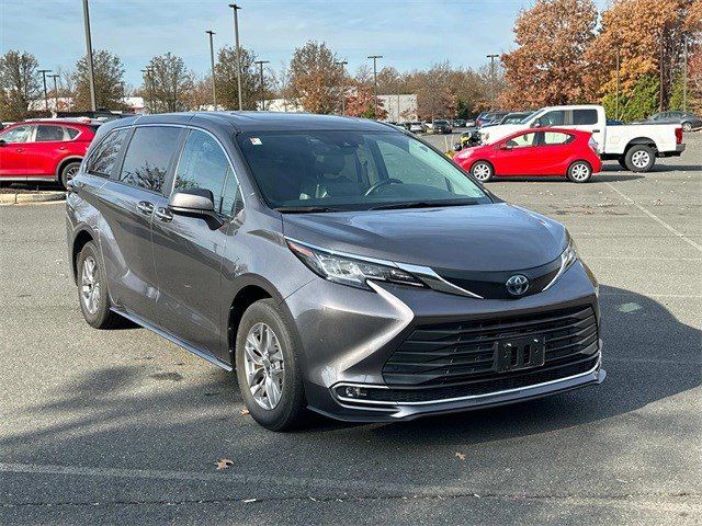 2022 Toyota Sienna XLE